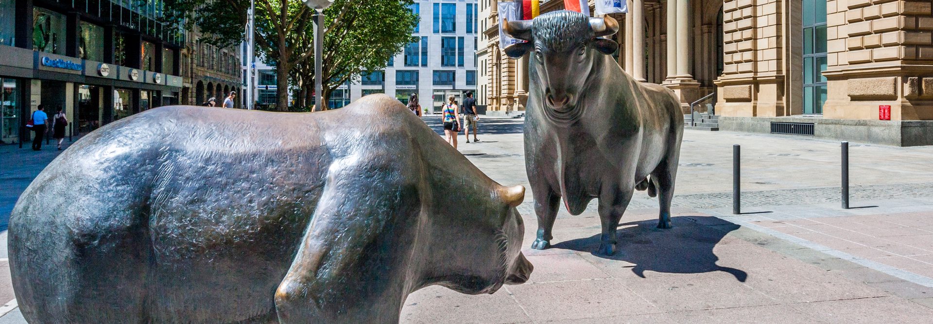 Bull and Bear in front of old stock exchange in Frankfurt