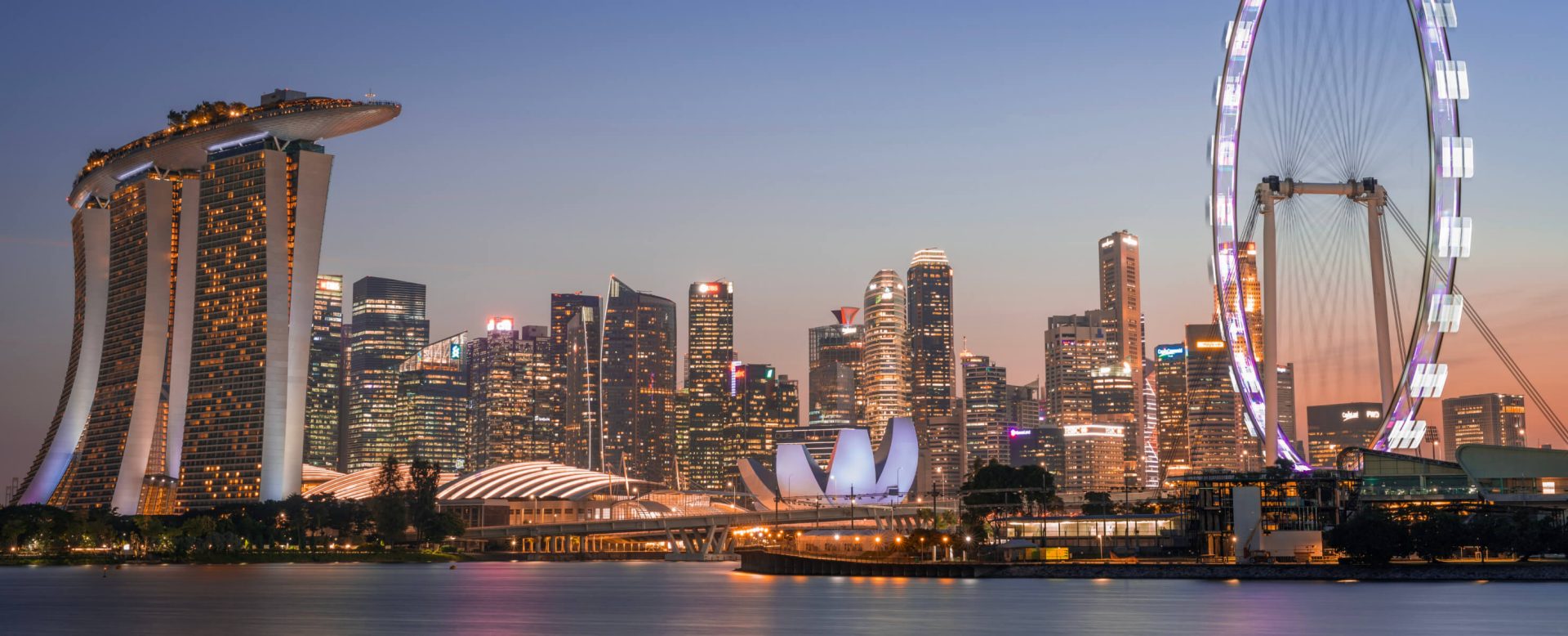 A view on the early evening Singapore harbour, in the background the city skyline, home to DZ BANK Singapore branch